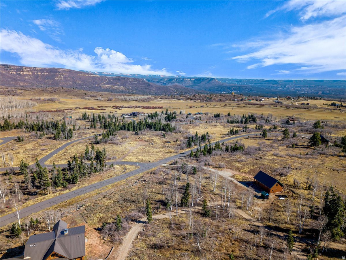 WHISPERING PINES - Land