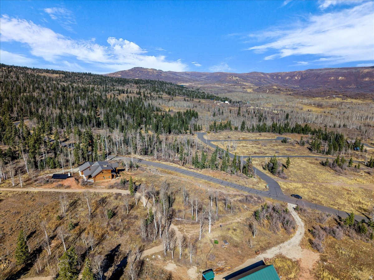 WHISPERING PINES - Land