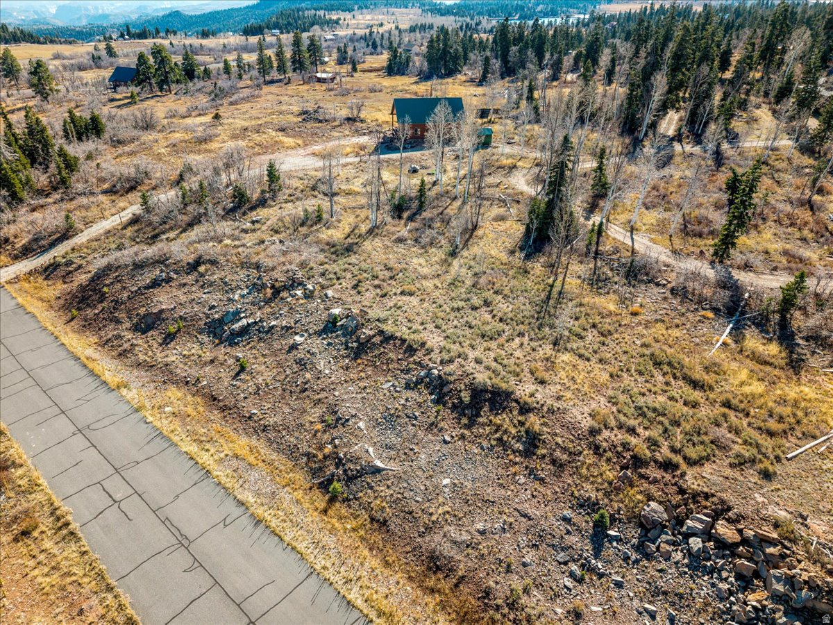 WHISPERING PINES - Land