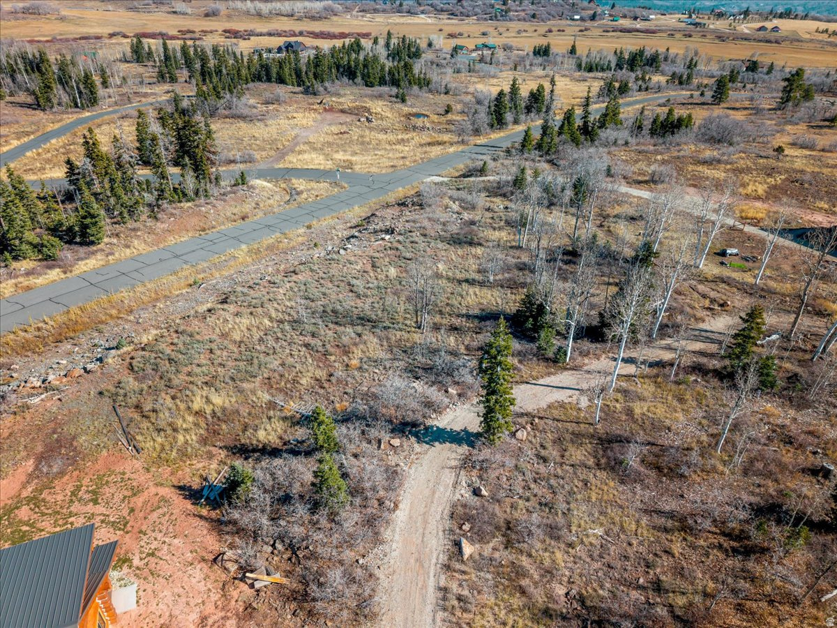 WHISPERING PINES - Land