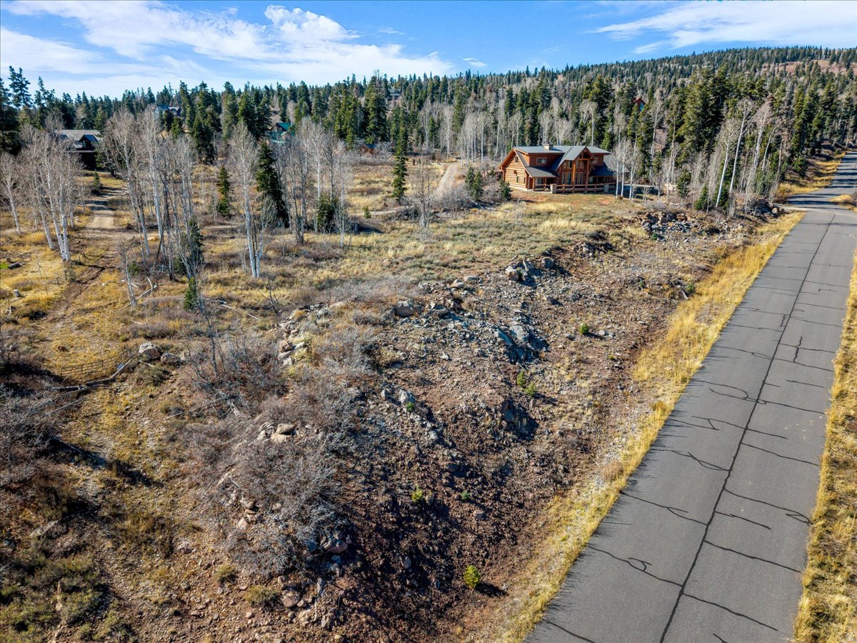 WHISPERING PINES - Land