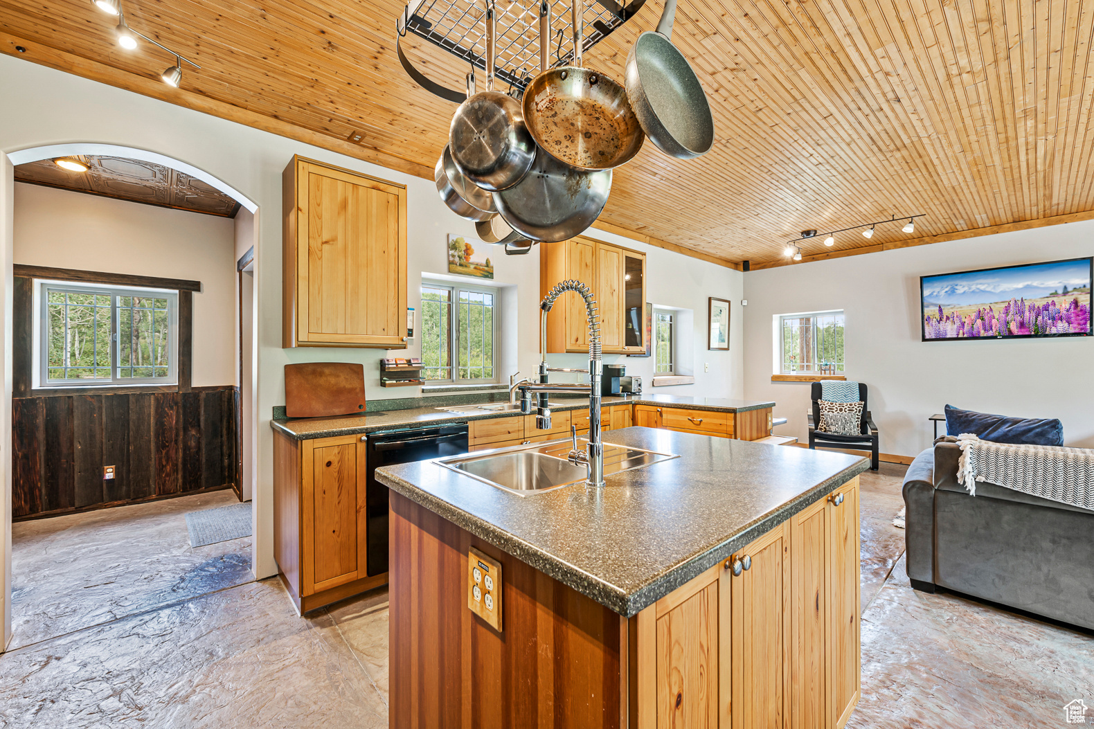 PINE MEADOW RANCH - Residential