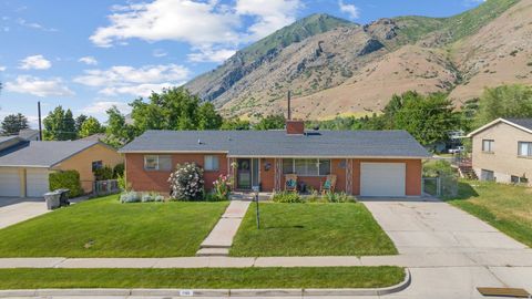 Photo of 1185 E HILLCREST DR, Springville, UT 84663 (MLS # 2134486)