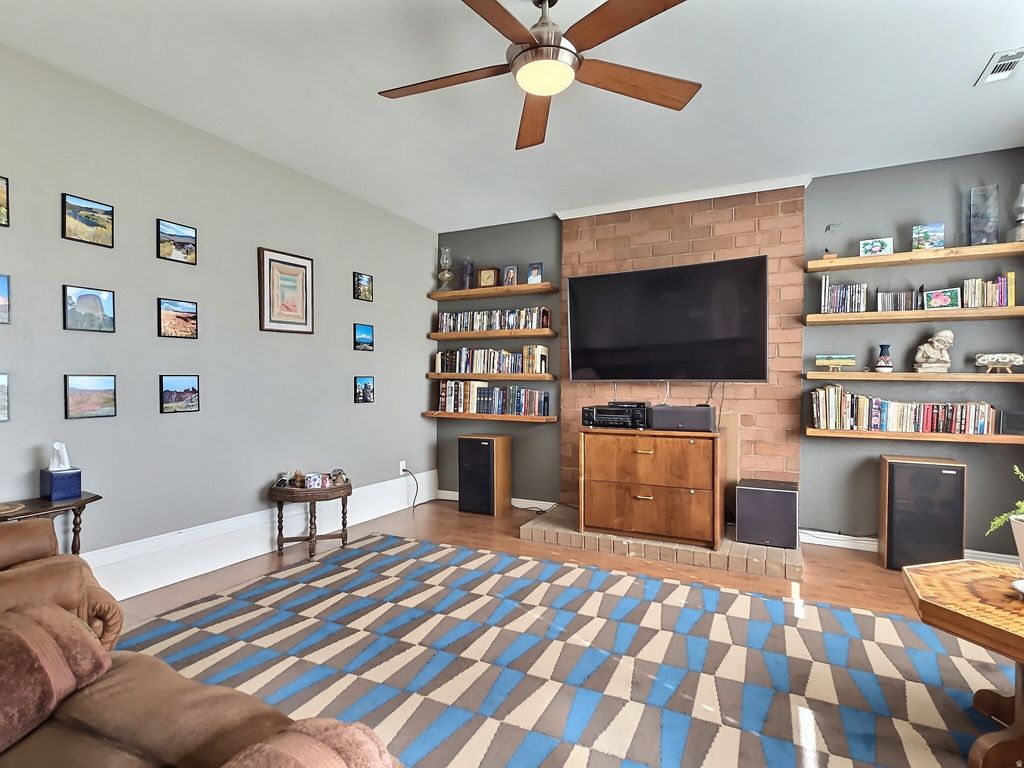 Photo of 677 E 250 N, Vernal, UT 84078 (MLS # 2122947)