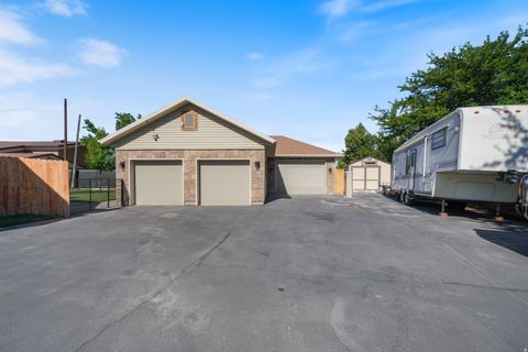Tiny photo for 5572 S AVALON DR, Murray, UT 84107 (MLS # 2145791)