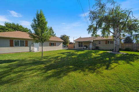 Tiny photo for 5572 S AVALON DR, Murray, UT 84107 (MLS # 2145791)