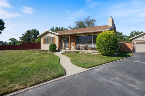Tiny photo for 5572 S AVALON DR, Murray, UT 84107 (MLS # 2145791)