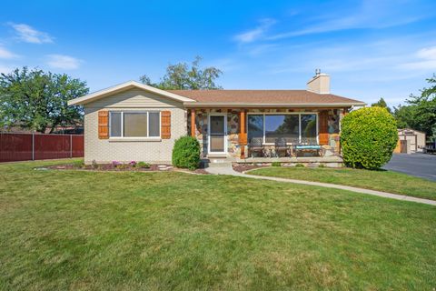 Photo of 5572 S AVALON DR, Murray, UT 84107 (MLS # 2145791)