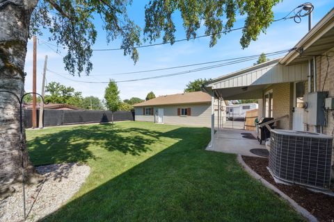 Tiny photo for 5572 S AVALON DR, Murray, UT 84107 (MLS # 2145791)