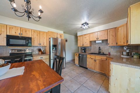Tiny photo for 5572 S AVALON DR, Murray, UT 84107 (MLS # 2145791)