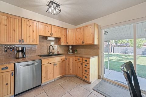 Tiny photo for 5572 S AVALON DR, Murray, UT 84107 (MLS # 2145791)