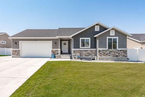 Photo of 954 S 1050 W, Tooele, UT 84074 (MLS # 2128938)