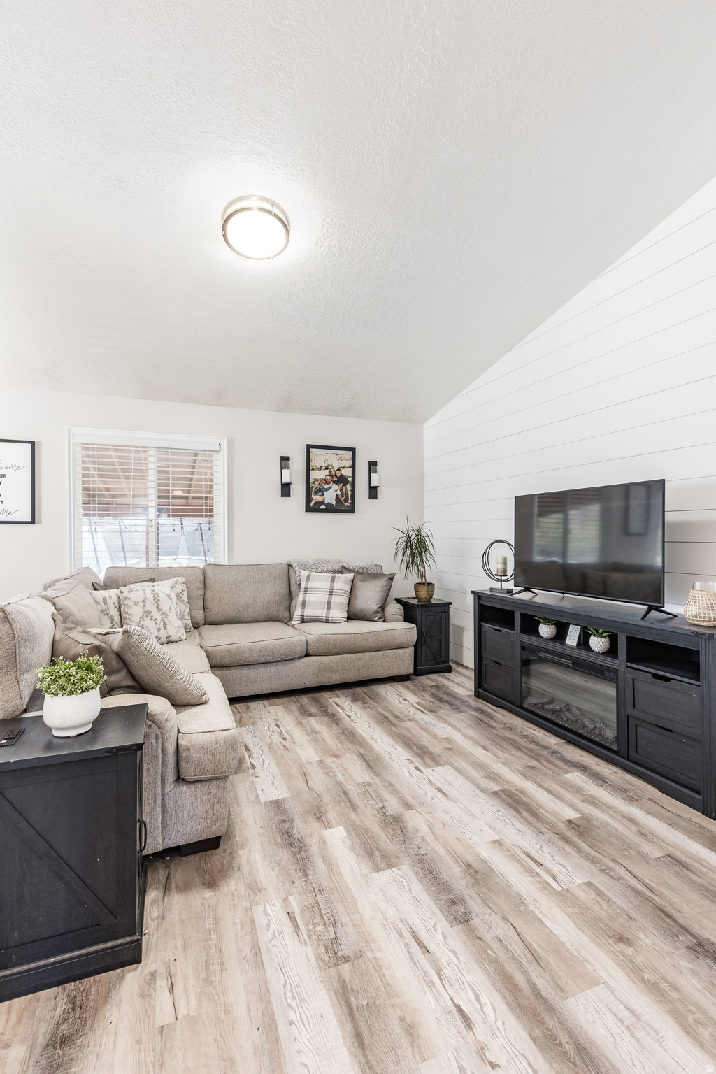 OAKS @ JORDAN HILLS - Residential