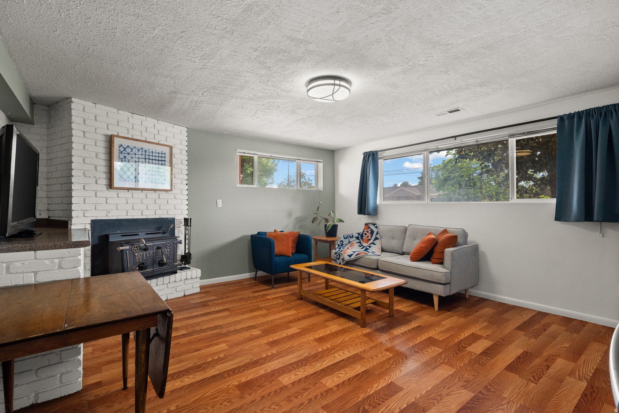 LAZY BAR - Residential