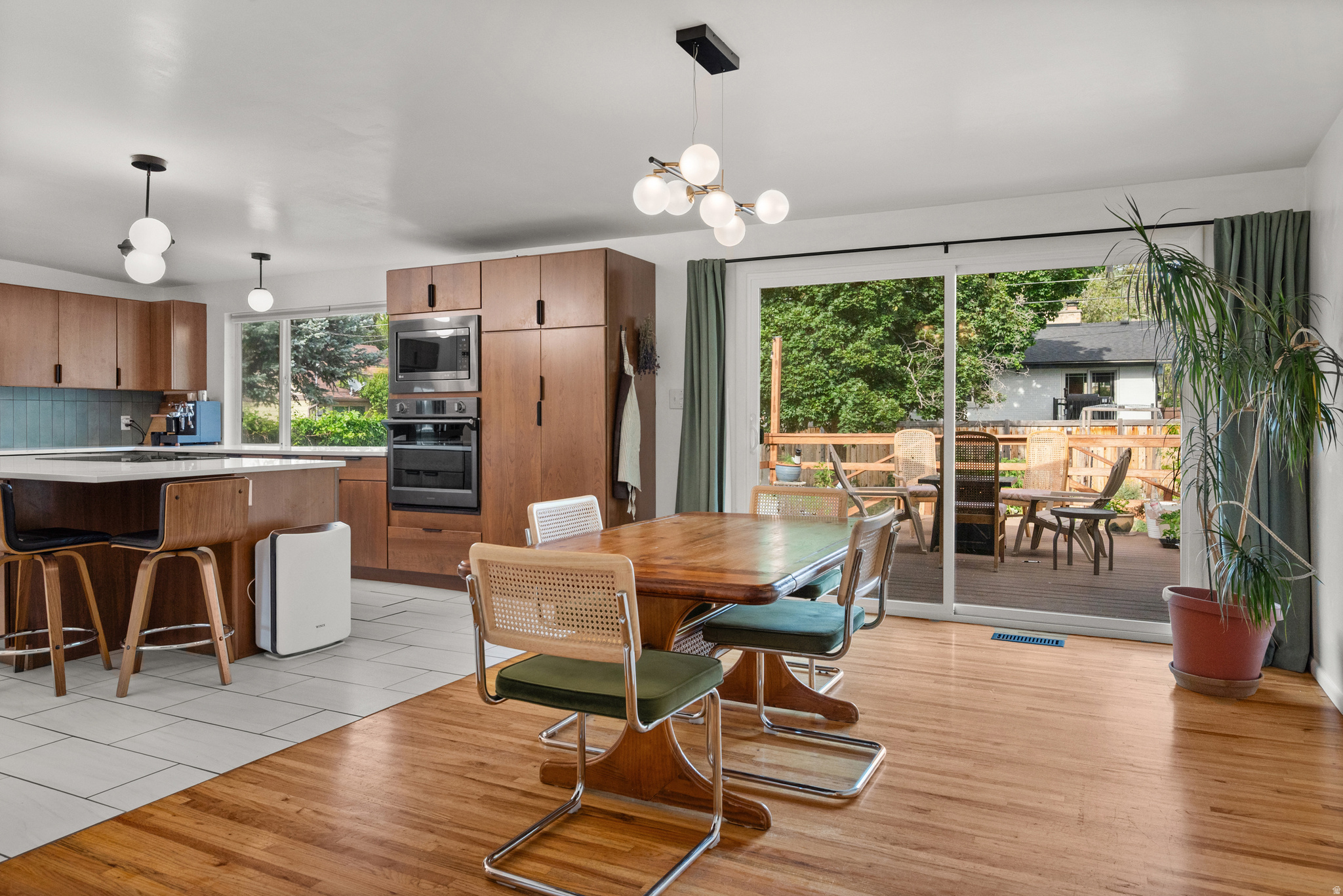 LAZY BAR - Residential