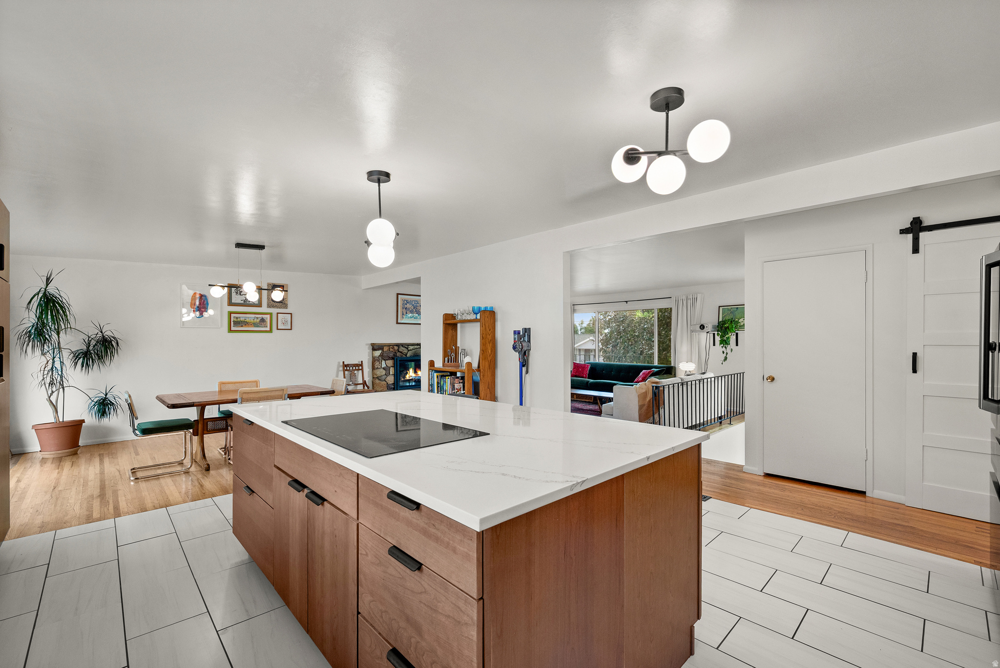 LAZY BAR - Residential