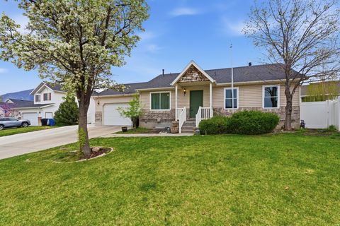 Photo of 1216 E LOAFER VIEW DR, Payson, UT 84651 (MLS # 2147812)