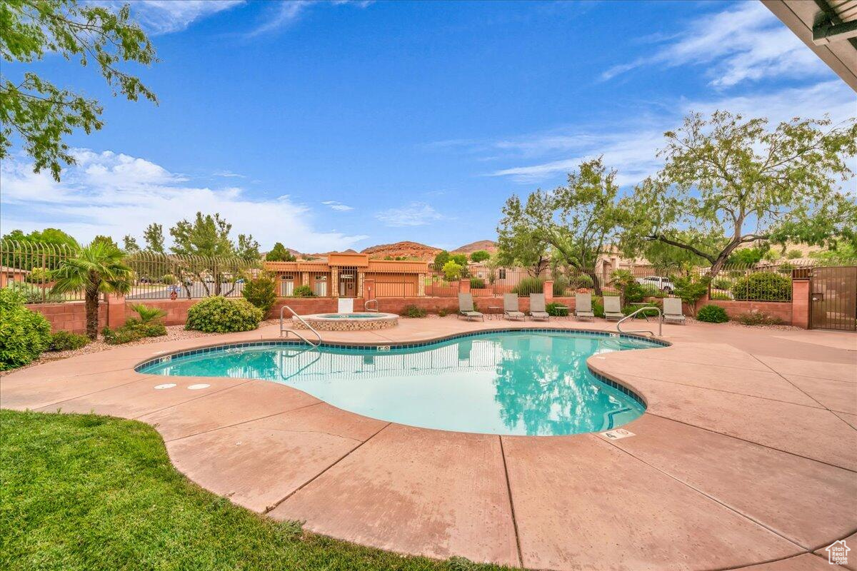 PARADISE CANYON - Residential
