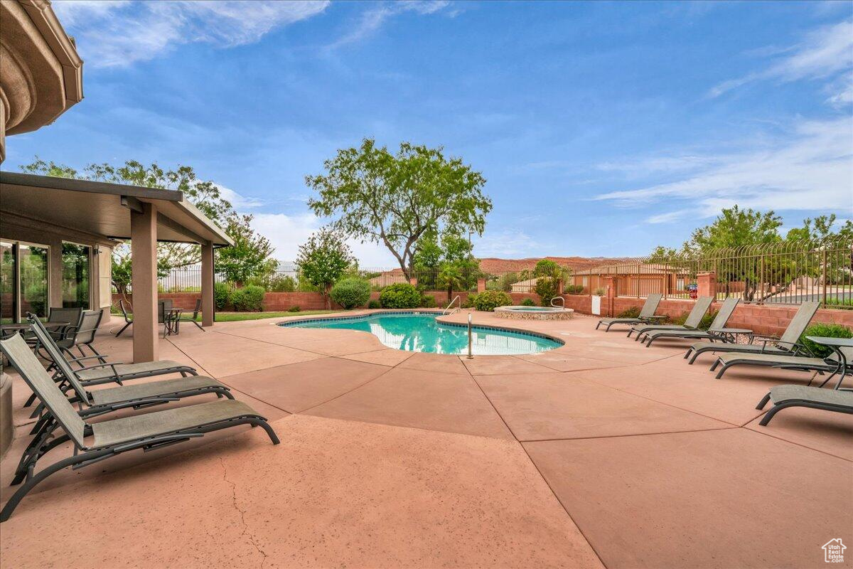 PARADISE CANYON - Residential