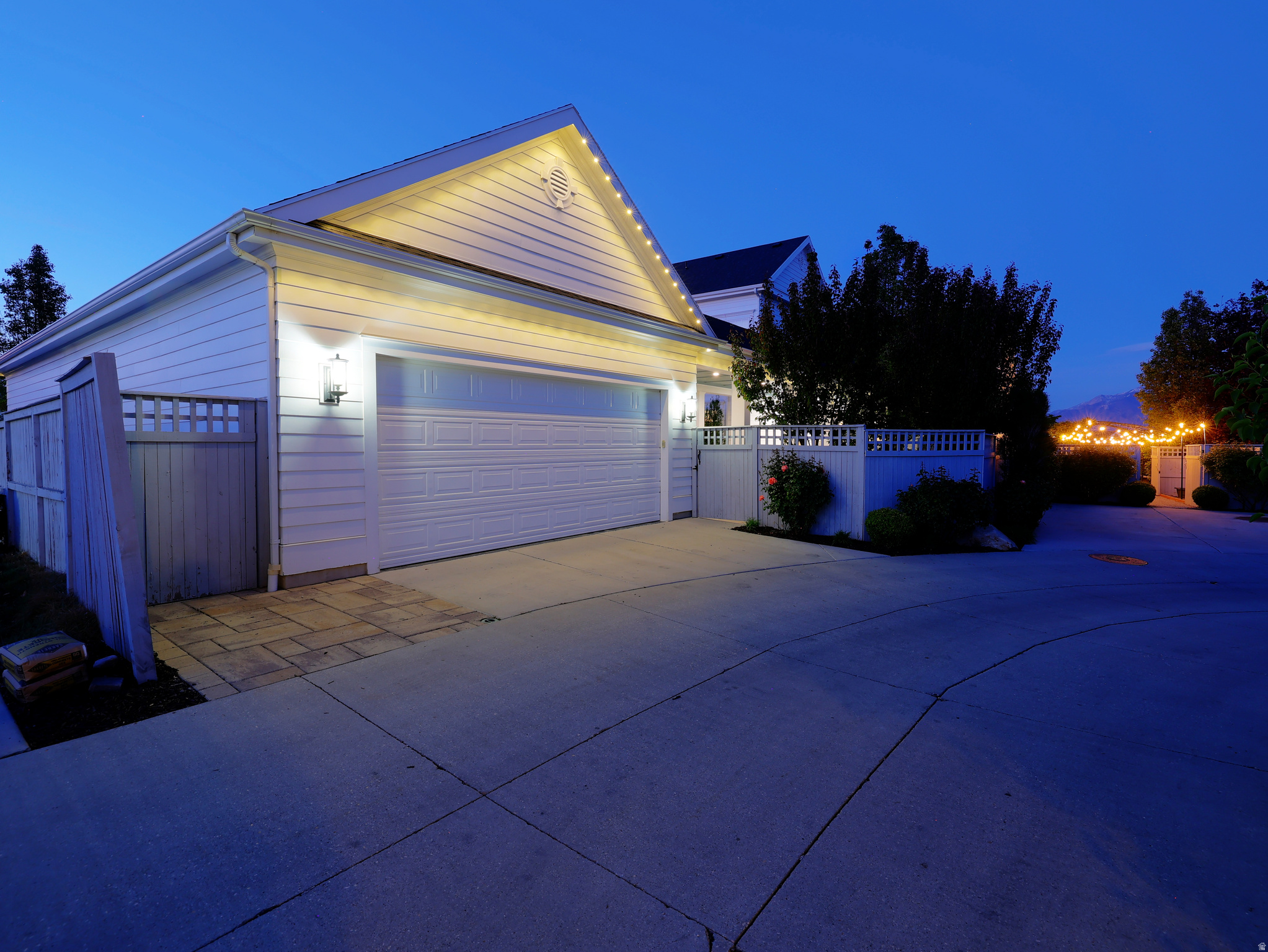 DAYBREAK - Residential