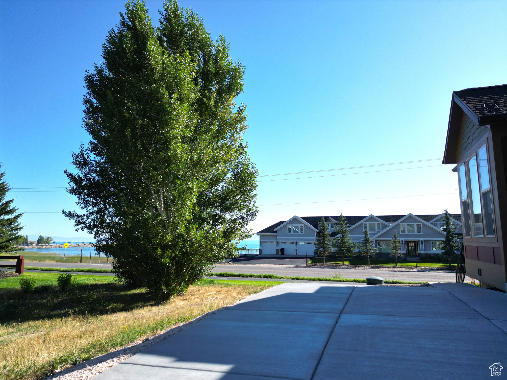 690 N Lochwood Dr, Garden City, Utah image 25