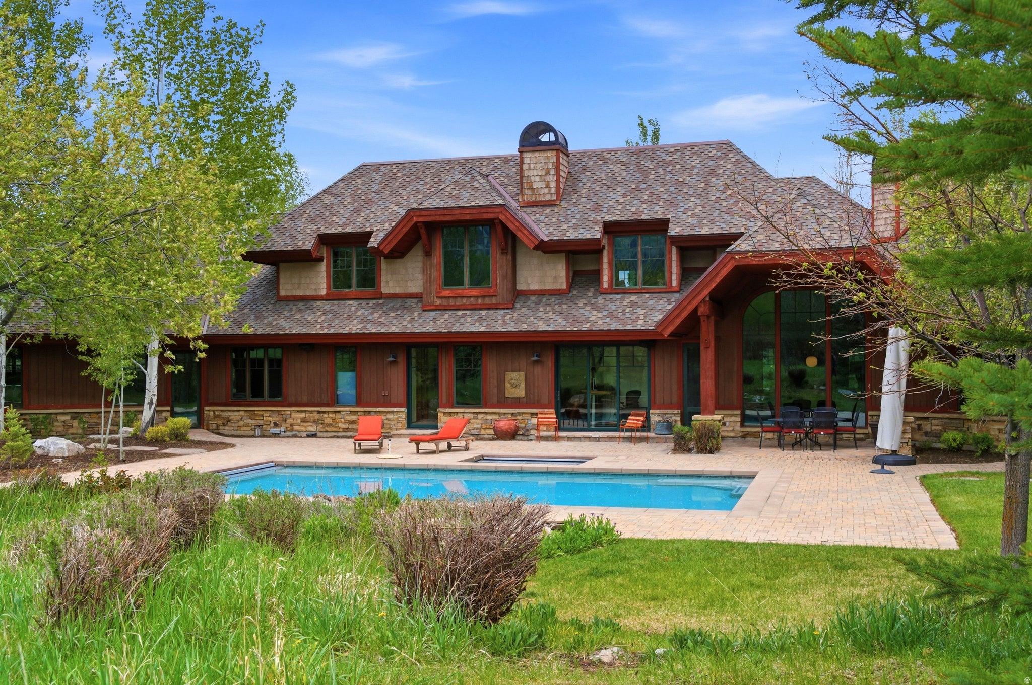 1042 QUARRY MOUNTAIN LN