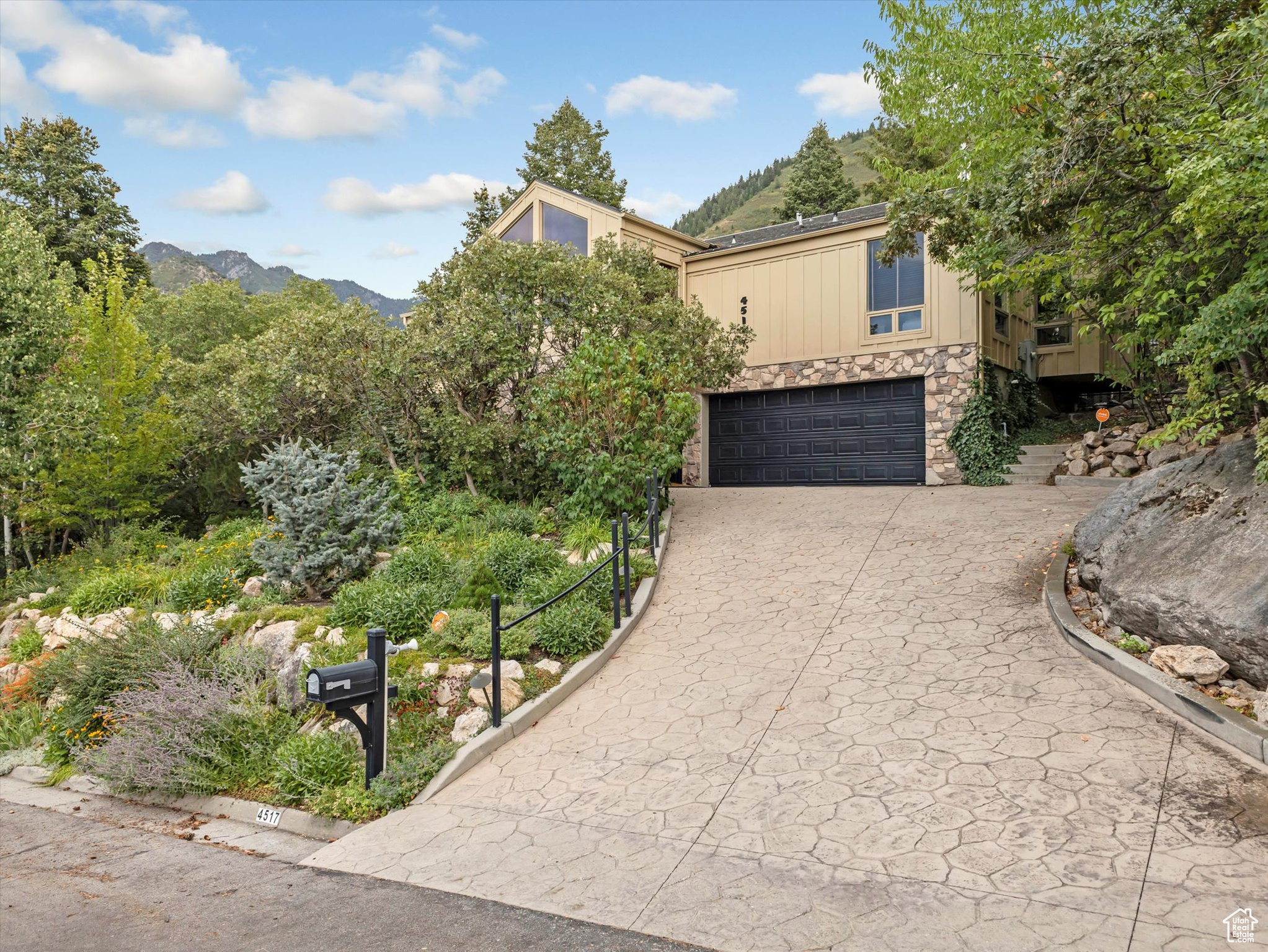 MT OLYMPUS COVE #12 - Residential