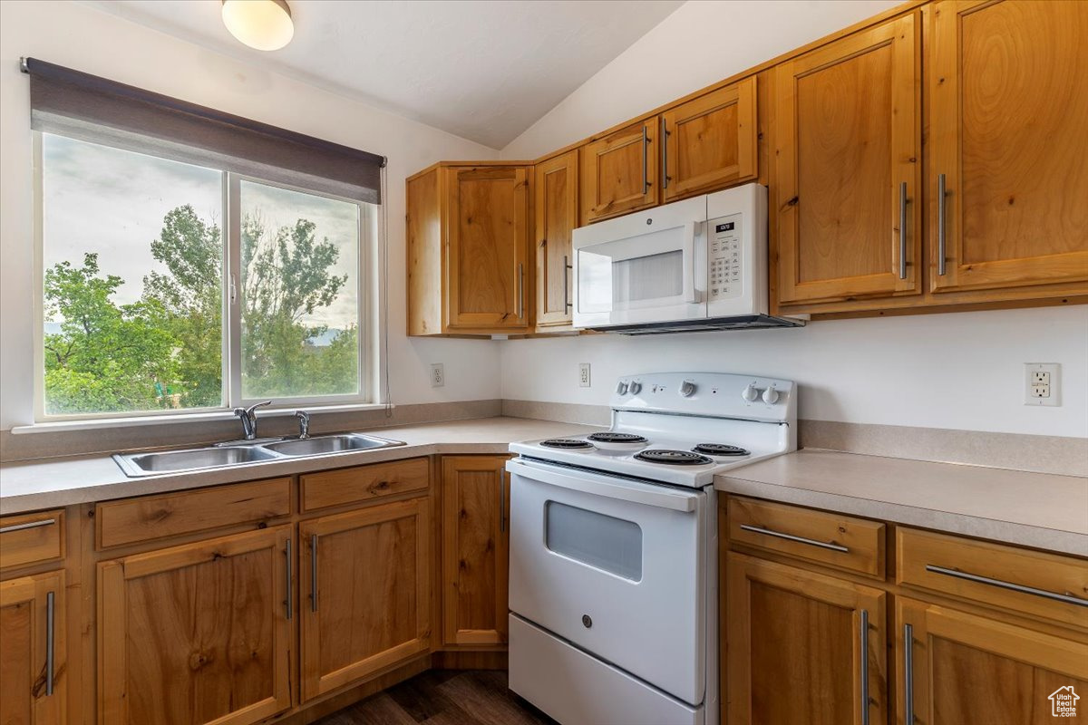 LAKE PT VILLAGE - Residential