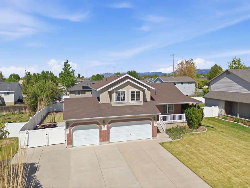 Great 5 bed home that's move in ready. Super clean and ready for you. 3 car garage AND Rv parking. Warm, cozy with lots of space to spread out. South facing lot to help with the snow melt.  Huge fenced back yard to entertain, play, or tinker in the raised veggie gardens. Easy to show.