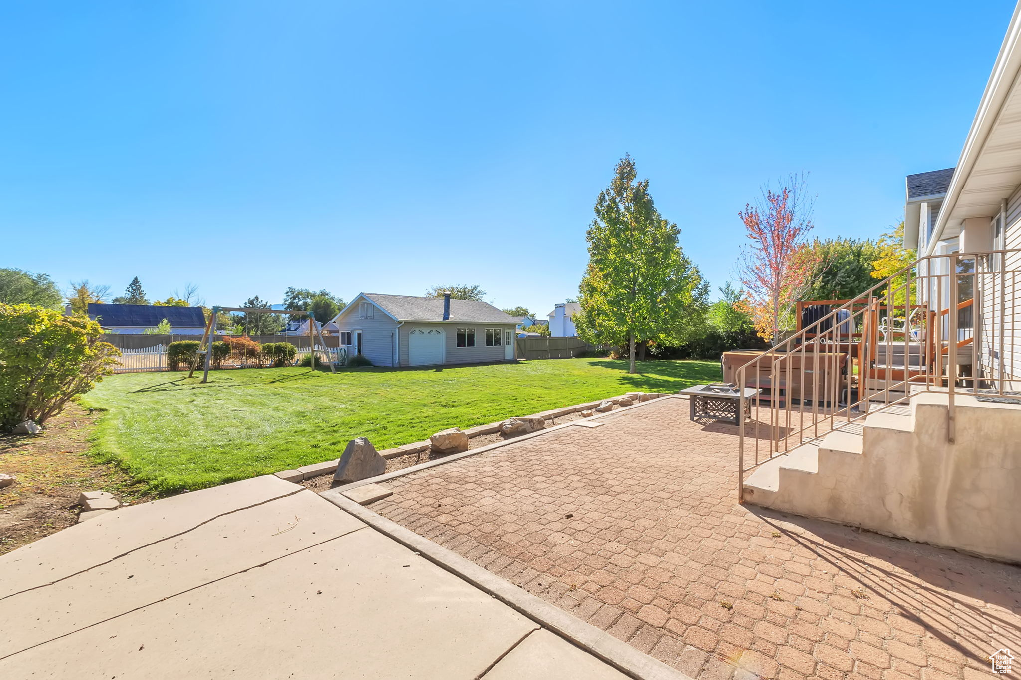 COUNTRY MANOR - Residential