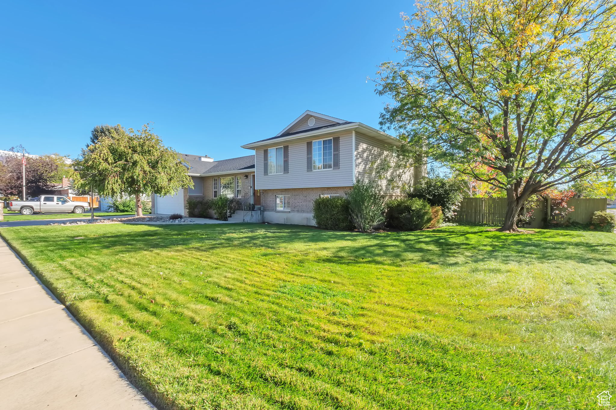 COUNTRY MANOR - Residential