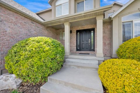Tiny photo for 45 N MOUNTAIN VISTAS RD, Kaysville, UT 84037 (MLS # 2152810)