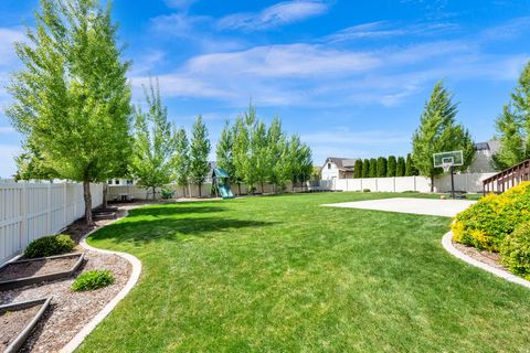 Tiny photo for 45 N MOUNTAIN VISTAS RD, Kaysville, UT 84037 (MLS # 2152810)
