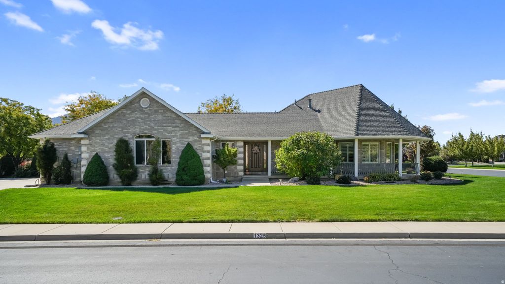 Photo of 1325 W PARK MEADOWS DR, Mapleton, UT 84664 (MLS # 2120017)