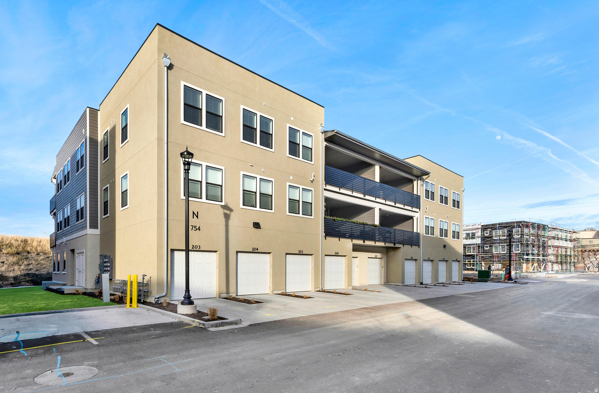 JORDAN BLUFF CONDOS - Residential