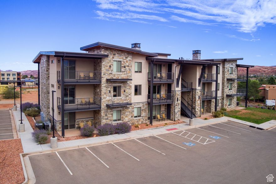 Spacious 3BR/2BA fully furnished middle-floor condo at Sage Creek Resort. Open layout with modern finishes, full kitchen, and private balcony. Resort amenities include pool, hot tubs, clubhouse & access to Moab adventure. Nightly rental approved.