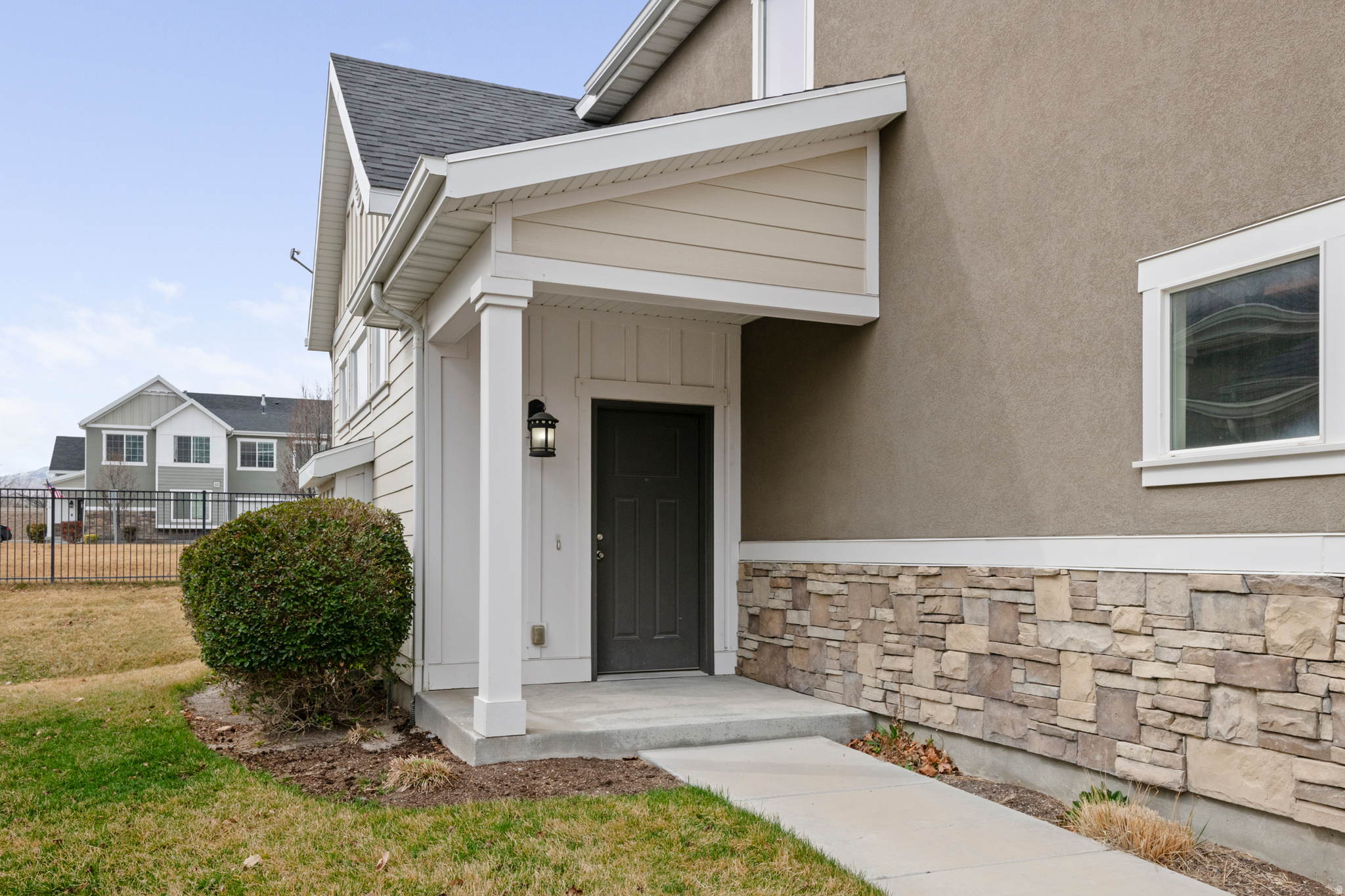 RESIDENCE ON PARK AV - Residential