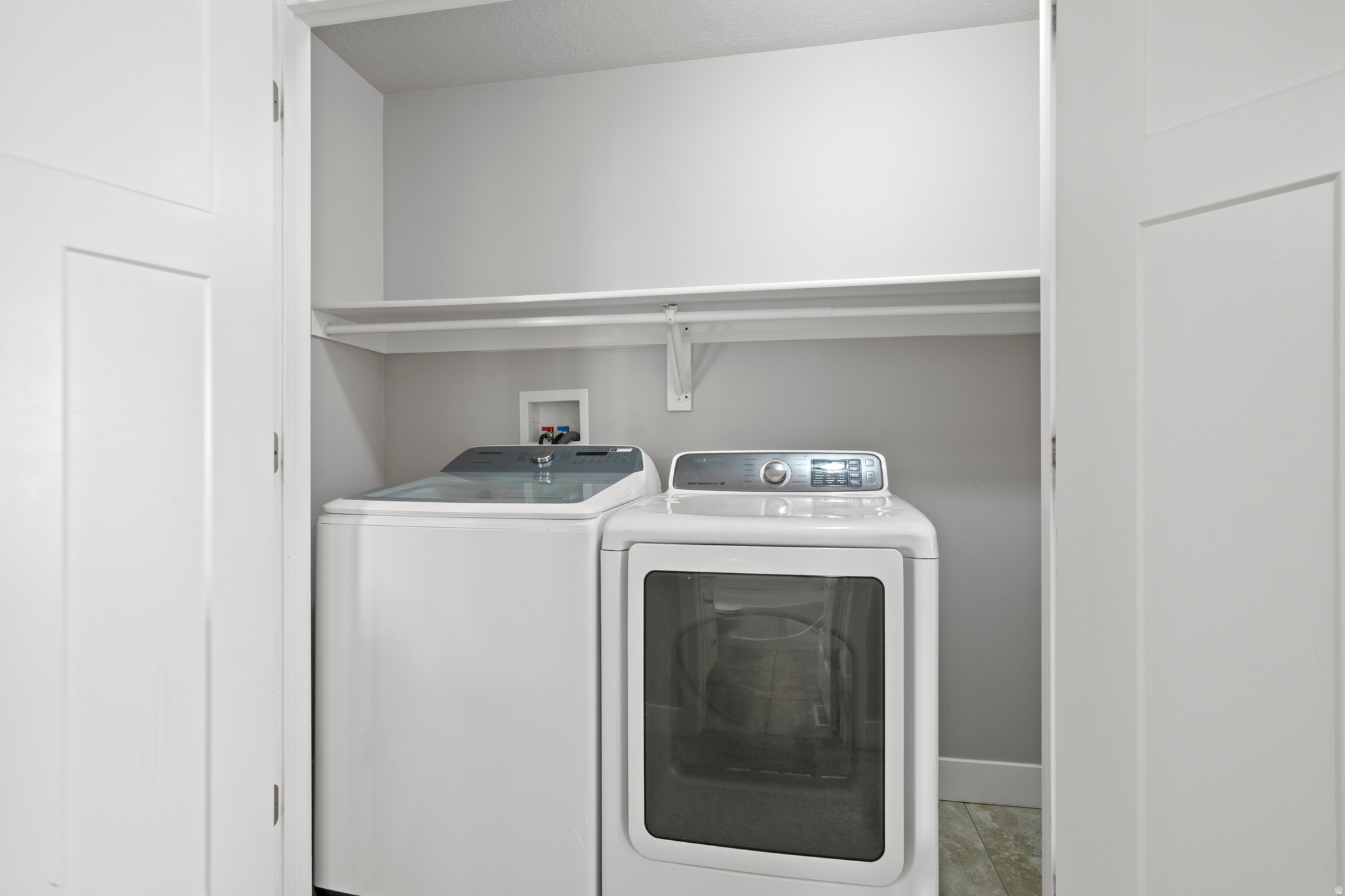 RESIDENCE ON PARK AV - Residential