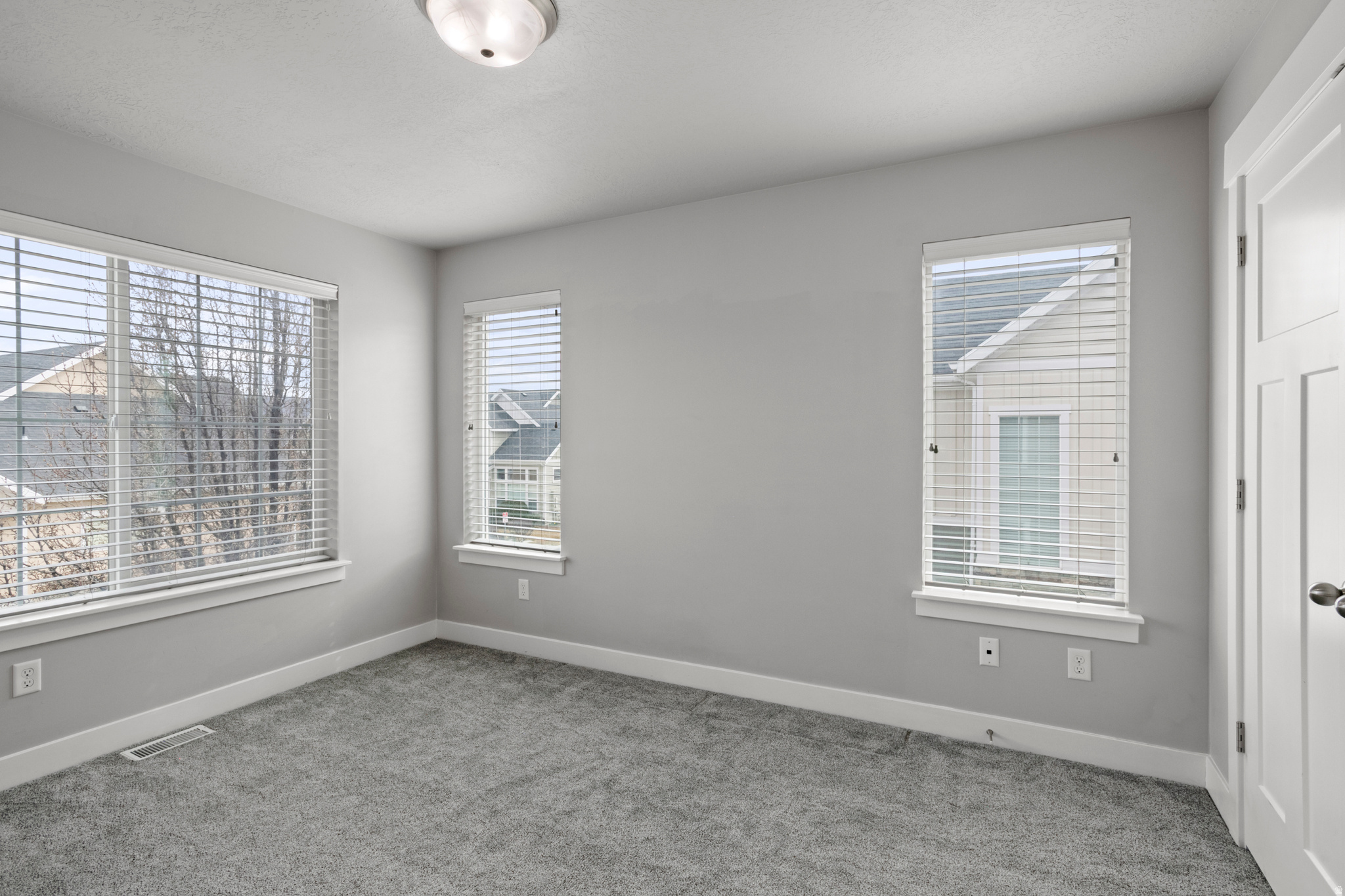 RESIDENCE ON PARK AV - Residential