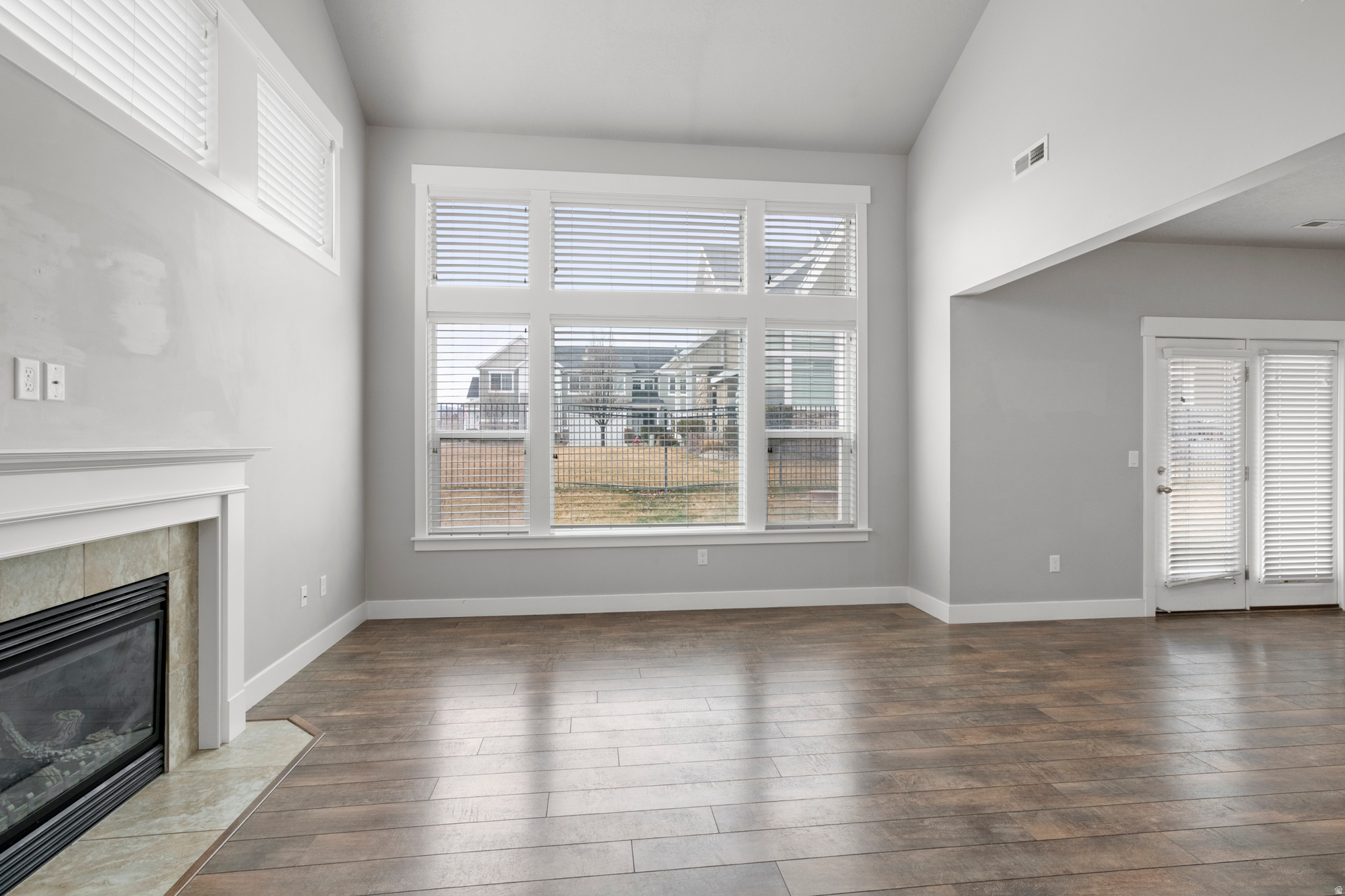 RESIDENCE ON PARK AV - Residential