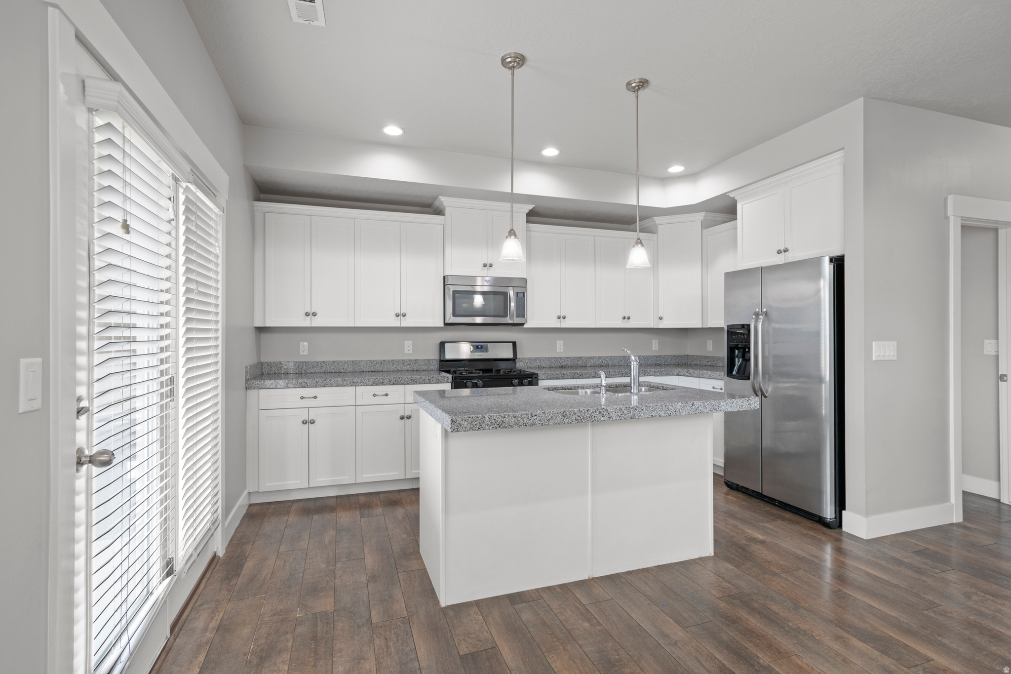 RESIDENCE ON PARK AV - Residential