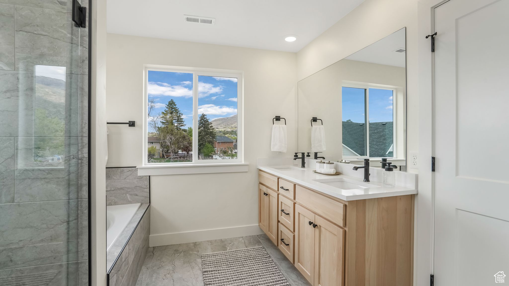 HIGHLANDS BLUFF - Residential