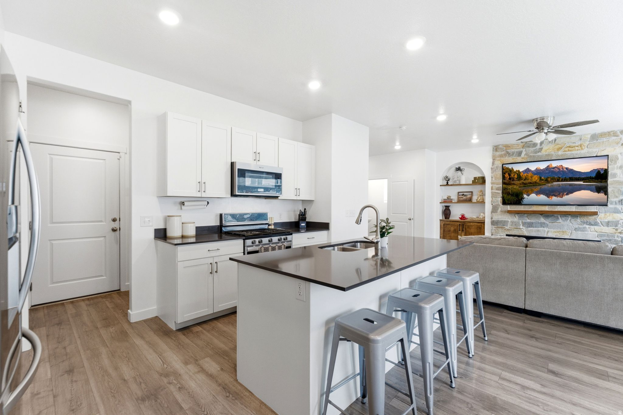 FOOTHILL VILLAGE - Residential