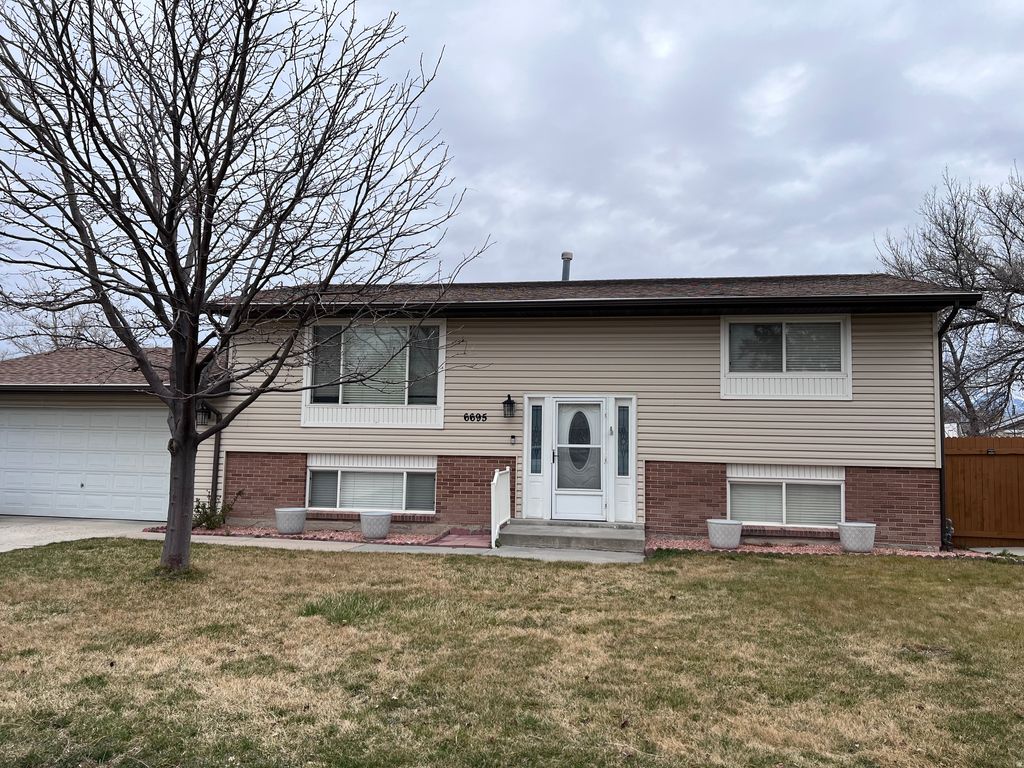 Photo of 6695 S SOMERSET DR, West Jordan, UT 84084 (MLS # 2143925)