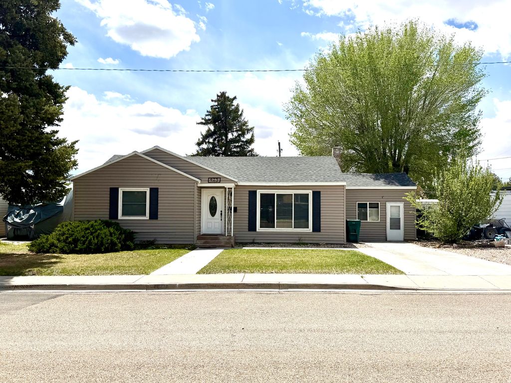 Photo of 425 W 250 S, Vernal, UT 84078 (MLS # 2154073)