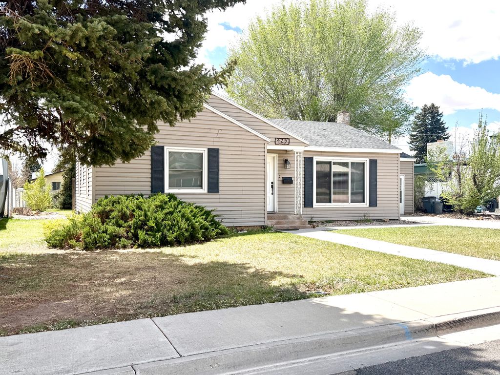 Photo of 425 W 250 S, Vernal, UT 84078 (MLS # 2154073)
