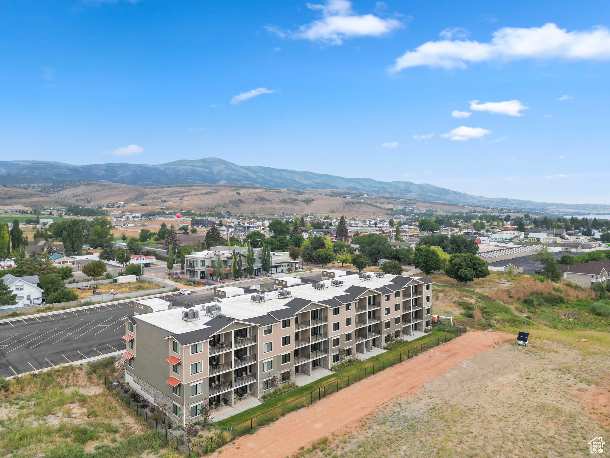 GARDEN CITY LAKE RESIDENCES - Residential