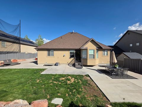 Tiny photo for 9073 N CLUBHOUSE LN, Eagle Mountain, UT 84005 (MLS # 2154708)