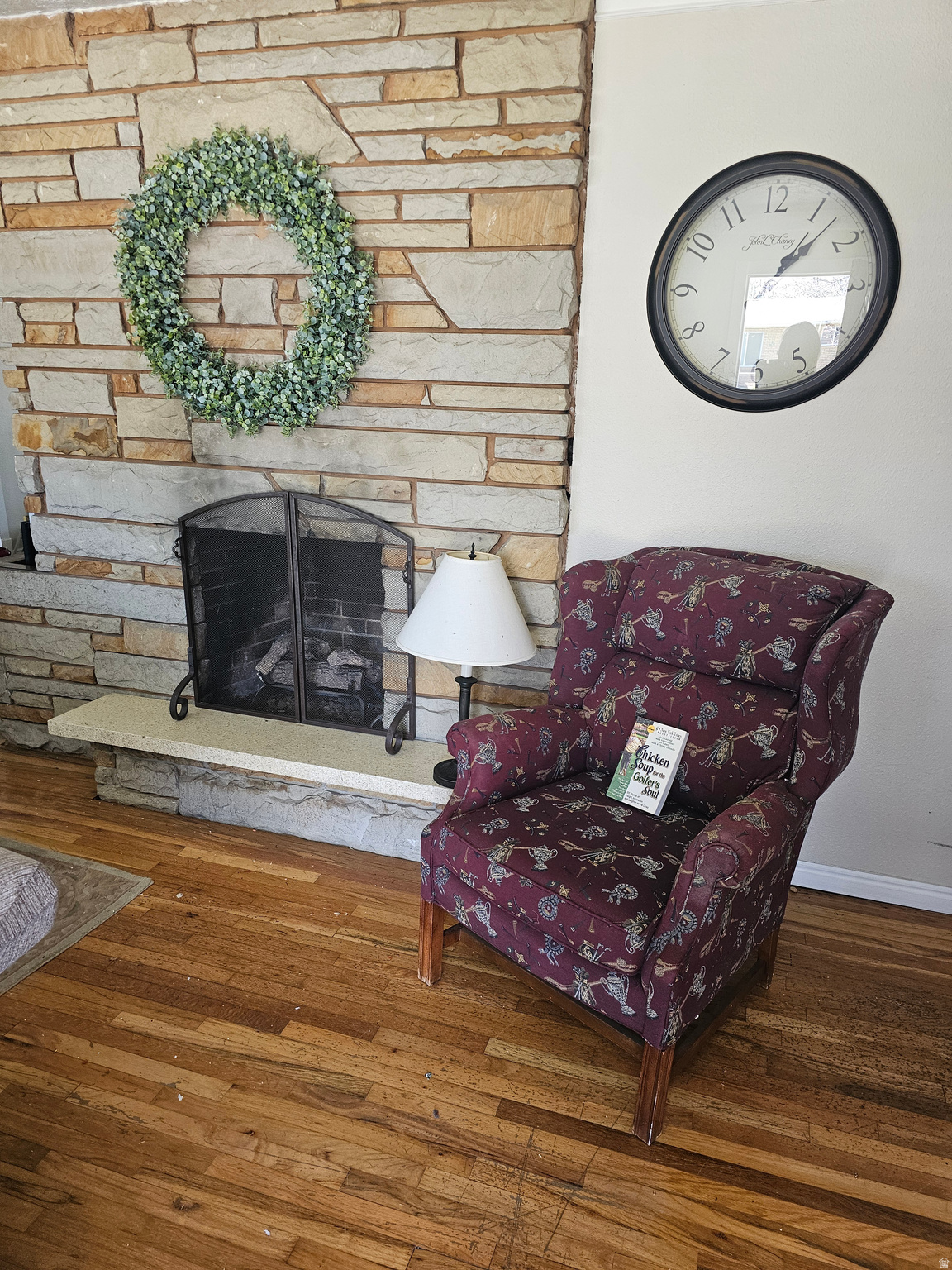 Main image without alt text