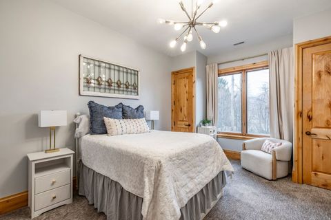 Tiny photo for 5083 S CLARENDEN PL E, Holladay, UT 84117 (MLS # 2139280)